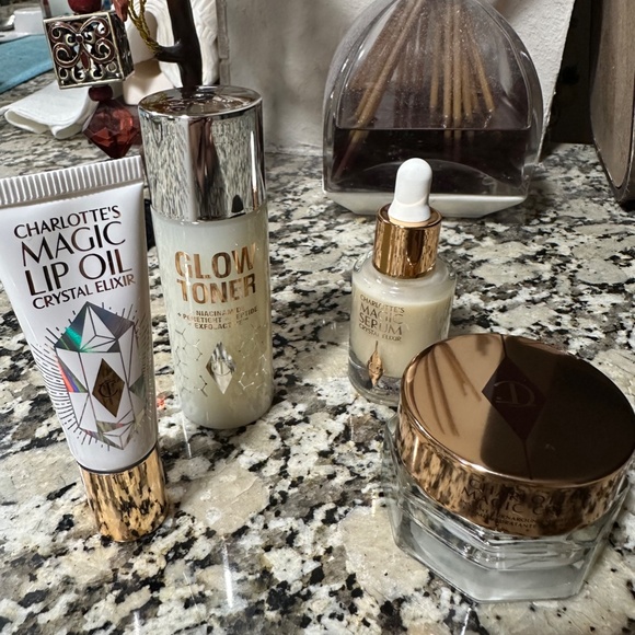 Charlotte Tilbury - Picture 2 of 10